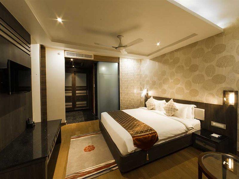 Costa Riviera Hotel Waranasi Zewnętrze zdjęcie