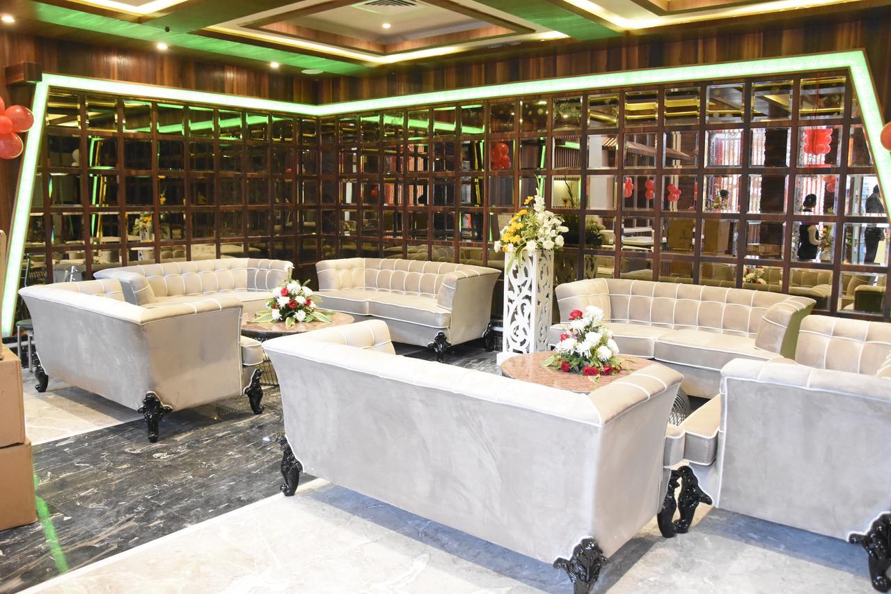Costa Riviera Hotel Waranasi Zewnętrze zdjęcie