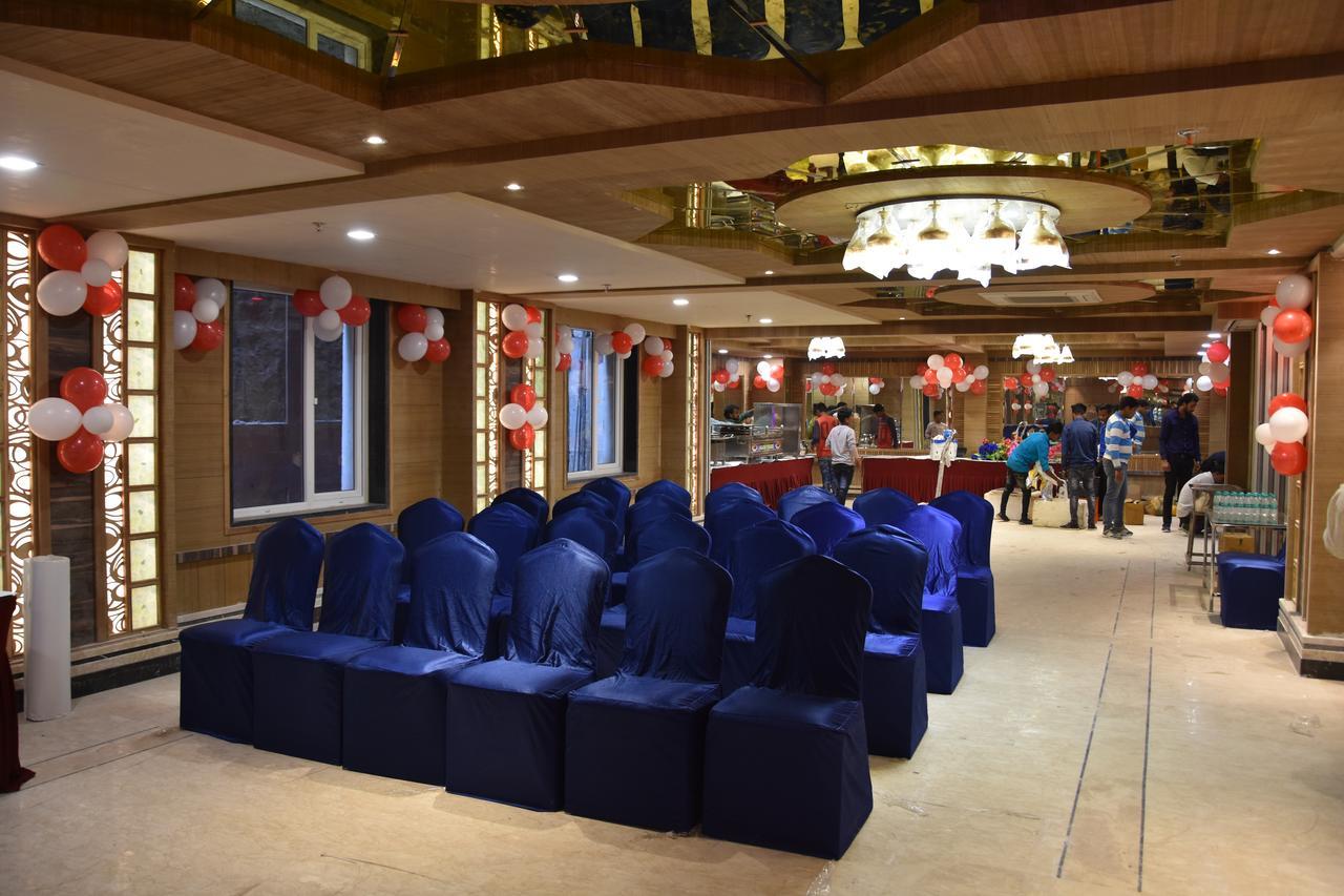 Costa Riviera Hotel Waranasi Zewnętrze zdjęcie