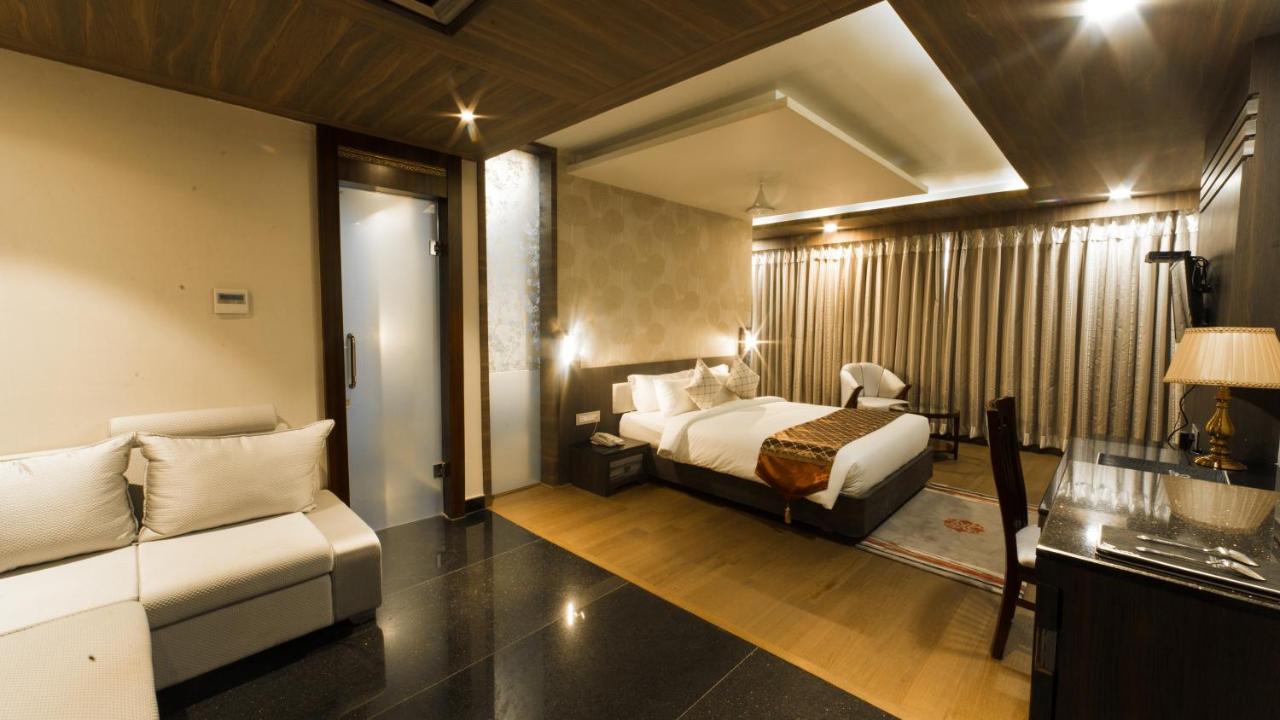 Costa Riviera Hotel Waranasi Zewnętrze zdjęcie