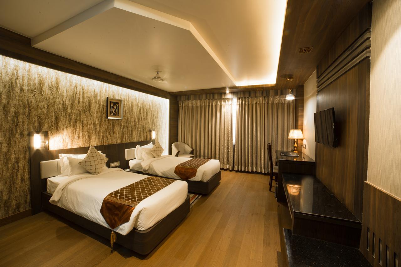 Costa Riviera Hotel Waranasi Zewnętrze zdjęcie