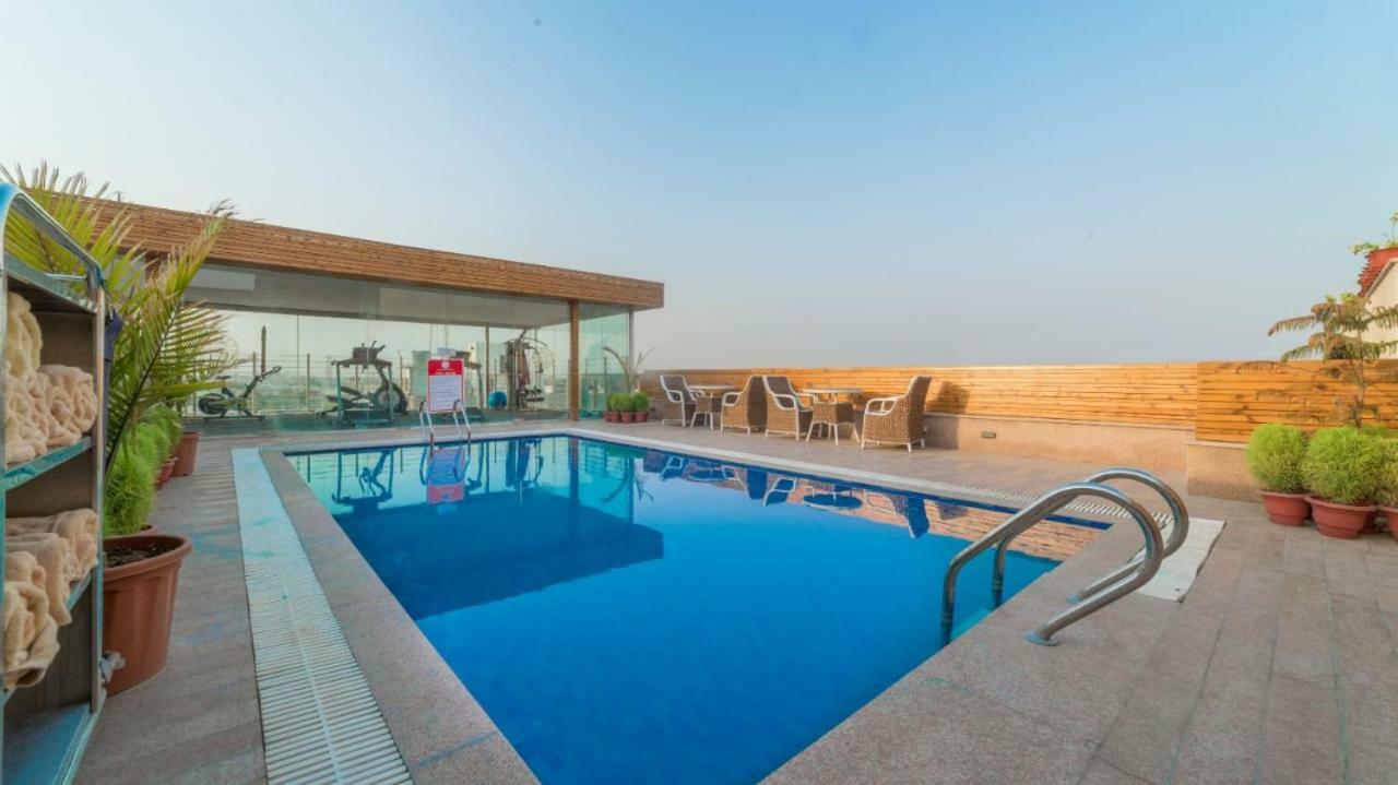 Costa Riviera Hotel Waranasi Zewnętrze zdjęcie